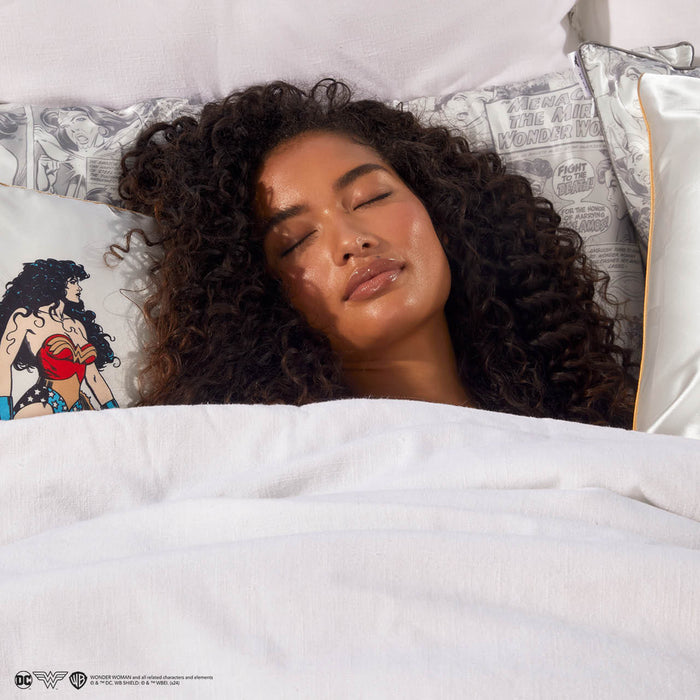 Funda de almohada de satén Wonder Woman x Kitsch - Comic Print